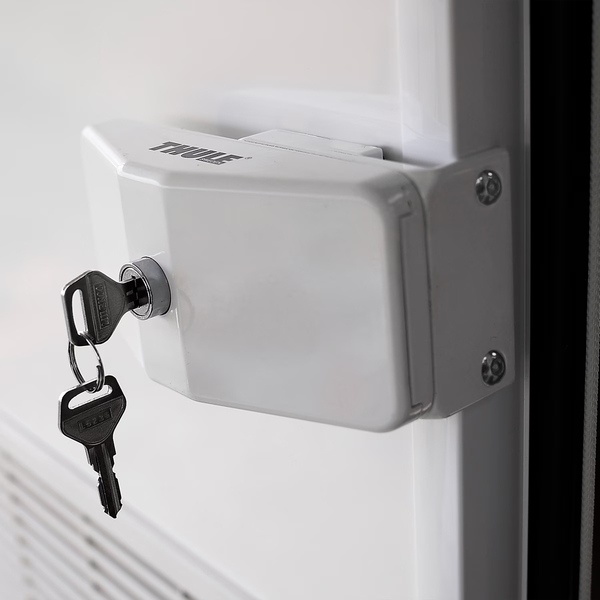 Bezpečnostný zámok Door Lock na upevnenie na dverový rám – s rovnakým kľúčom – sada 3 ks
