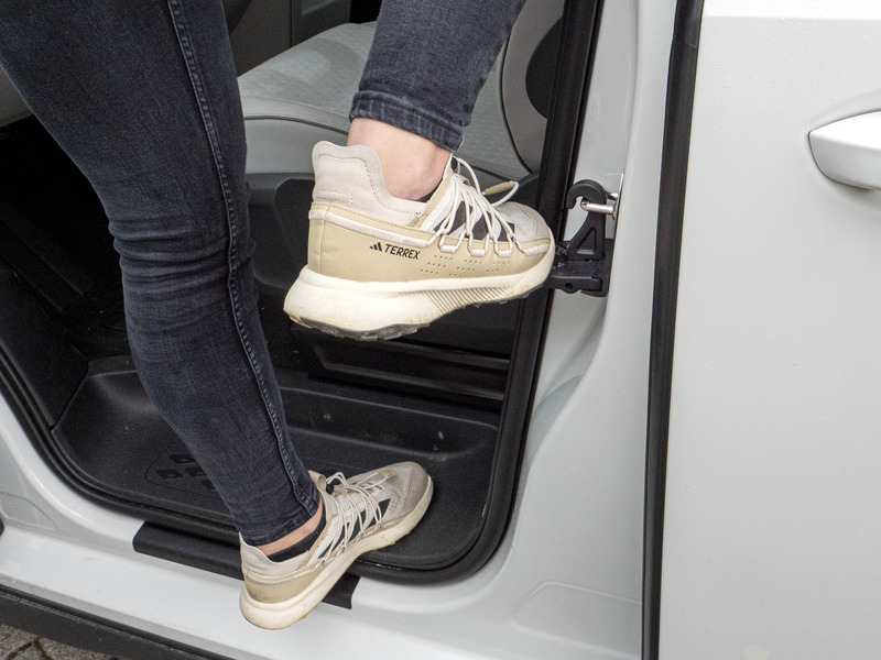 Stupienok na dvere auta so skladacím háčikom pre strešné stany Wallaby 2 &amp; Victoria</p>