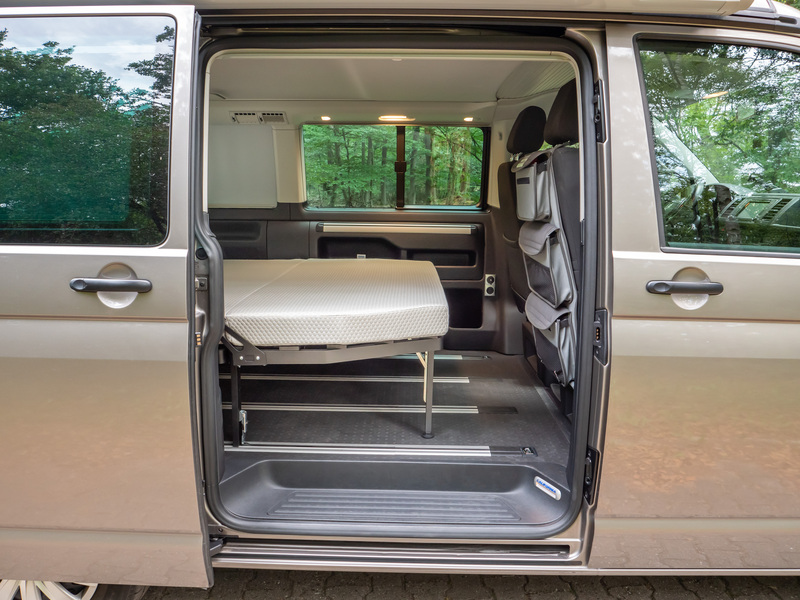 Komfortná posteľ Reimo pre modely VW T6.1 / T6 / T5 Multivan a California Beach