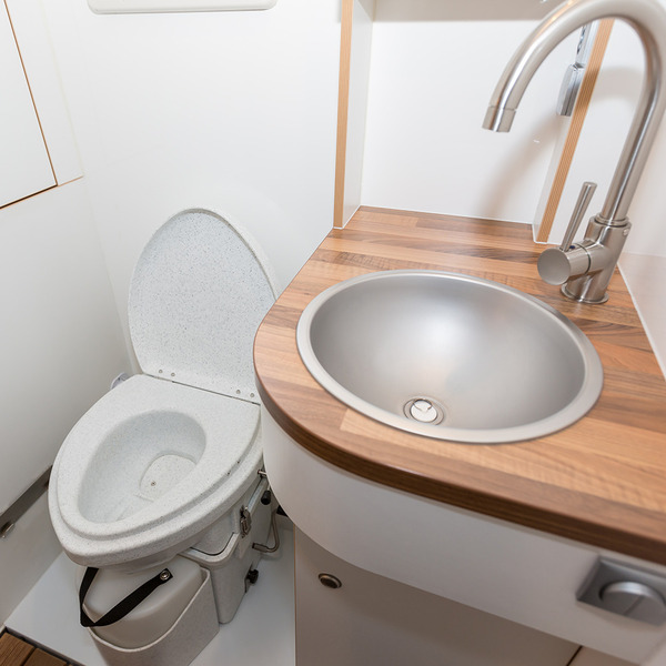 Kempingová toaleta Nature's Head na odvádzanie moču s pavúčou rukoväťou</p>