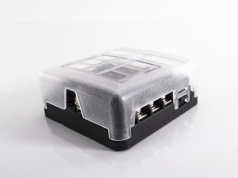 Rozdeľovač napájania so 6-cestným držiakom poistiek</p>